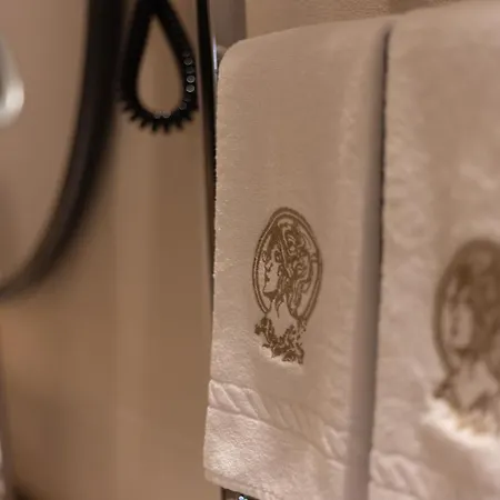 Relax Assoluto - Luxury Urban - By Corte Rossetti Bed and Breakfast