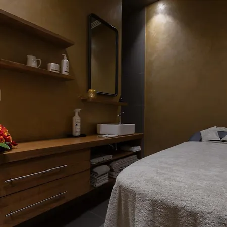 Relax Assoluto - Luxury Urban - By Corte Rossetti Bed and Breakfast 4*